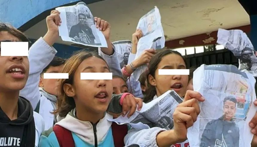 احتجاج تلاميذ مدرسة عمر بن عبد العزيز على مقتل التلميذ "عماد"