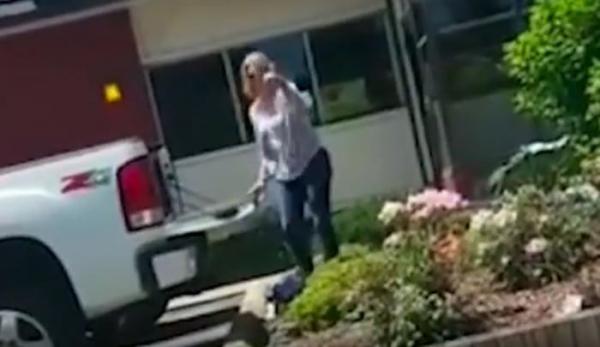 اكتشفت خيانة زوجها مع عاملة في محل بيتزا فكانت هذه ردة فعلها