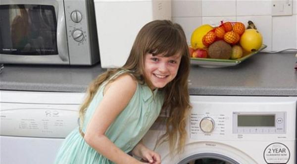 غسالة تشفي طفلة من الأكزيما بعد 9 أعوام من المعاناة