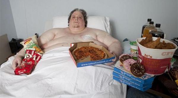 وفاة أثقل رجل في العالم يزن 445 كيلو بالتهاب رئوي