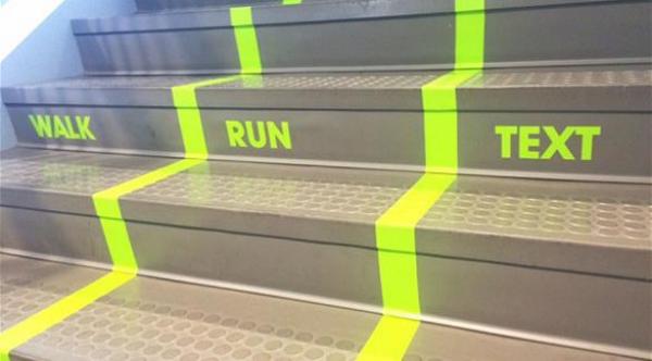 جامعة أمريكية تخصص جزءاً من الأدراج لكتابة الرسائل النصية