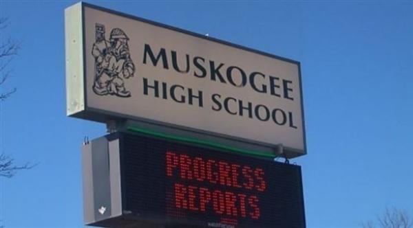 نظام جديد يغرّم الطلاب المتأخرين عن الدروس في هذه المدرسة