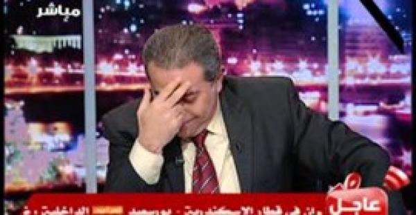 بالفيديو.. عكاشة ينفعل على شخص دخل الاستوديو بطبق كشري: «هي دي زريبة»