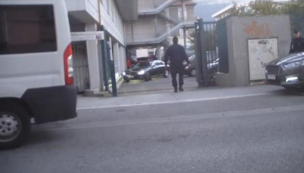 لحظة وصول الرئيس الجزائري بوتفليقة إلى مستشفى غرنوبول بفرنسا