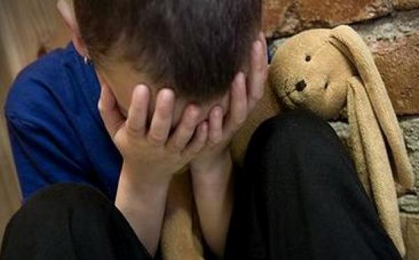 مرصد مغربي يطالب بالتقصي في بيع قاصر مغربي الى مغتصب فرنسي 