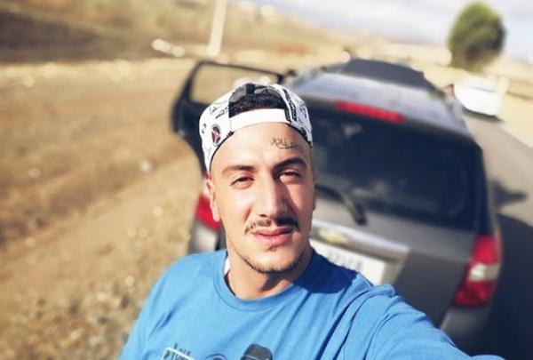 اعتقال الرابور "ولد الكرية" الشهير بأغنية "عاش الشعب" وهذه هي التهمة الموجهة إليه