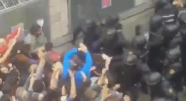 اسبانيا على صفيح ساخن... مشاهد صادمة... دماء و عنف شديد يوم الاستفتاء على الاستقلال