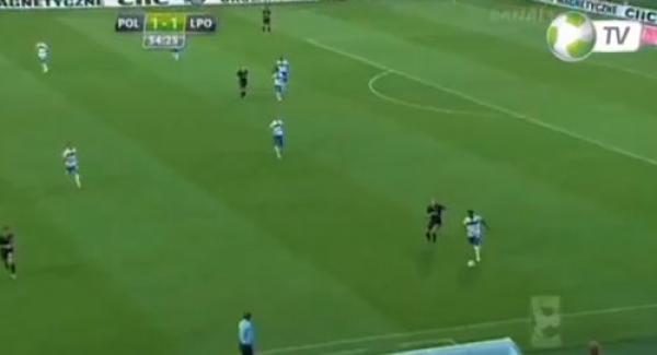 لاعب يخدع الحكم بطريقة فجة
