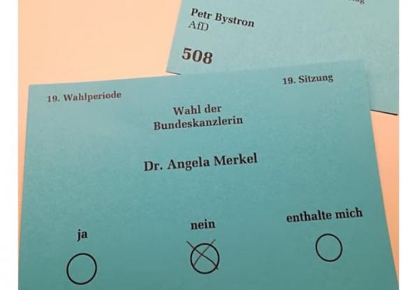 معاقبة برلماني ألماني لتصويره ورقة الاقتراع لانتخاب ميركل