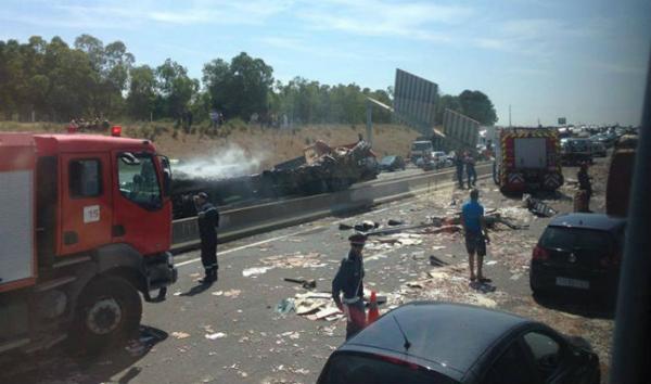 حادثة سير خطيرة تعرقل حركة المرور بالطريق السيار