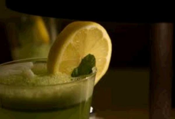 فوائد لن تتوقعها لعصير الليمون بالنعناع