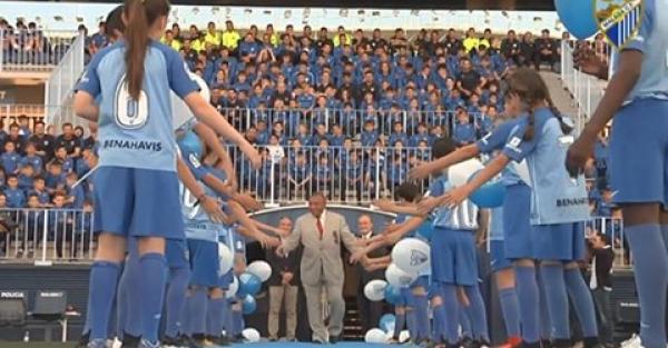 بال‏فيديو .. تكريم مؤثر من مالقا الإسباني لنجمه المغربي "عبد الله مالقا"