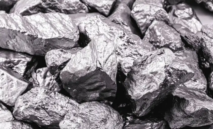 معدن نادر يكشف سراً قديماً عن بدايات الحياة على الأرض
