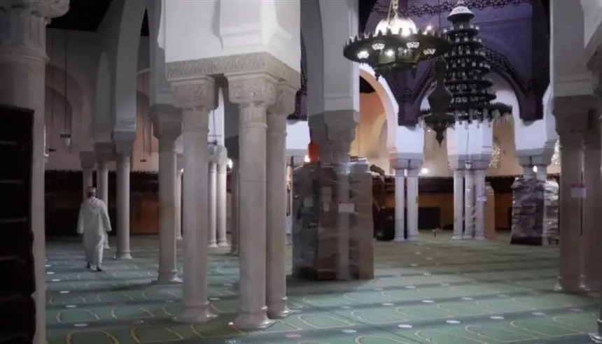 مجزرة داخل مسجد بفرنسا.. رجل يُنهي حياة آخر بـ40 طعنة أثناء صلاته