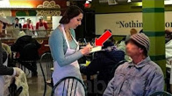 دخل متسول الى أحد المطاعم فرفضه الجميع ولكن عندما علموا من هو... شاهد ما حدث !!