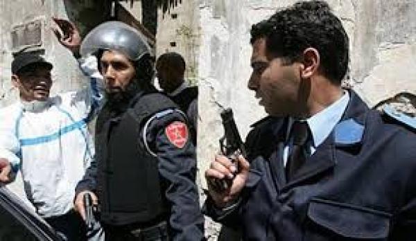 شرطي بالدار البيضاء يستخدم سلاحه الوظيفي لتوقيف شخصين
