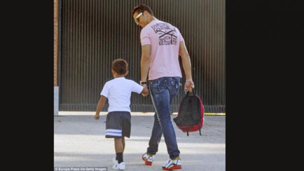 صورة : هذا ما فعله رونالدو الأب في أولى أيام "العودة الى المدرسة"