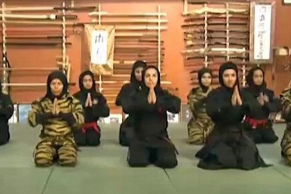 ايران تستعين بفتيات ” النينجا” لمواجهه اسرائيل