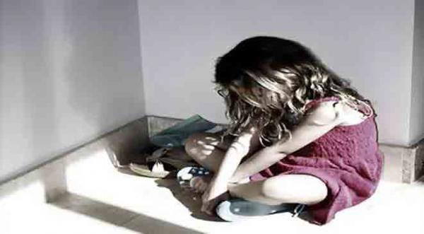 طفلة تلد من عمها الخمسيني وأمها تتستر...تفاصيل فضيحة أخلاقية هزت جهة الرباط