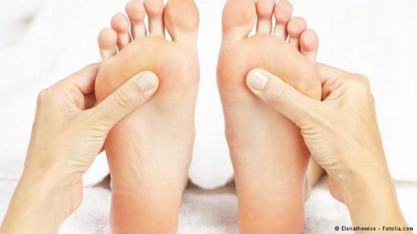 علم المنعكسات.. تدليك مناطق في القدم لتخفيف الآلام
