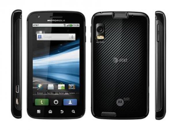 \"موتورولا\" تطلق نسخة جديدة من هاتفها الذكي \"آتريكس 2\"