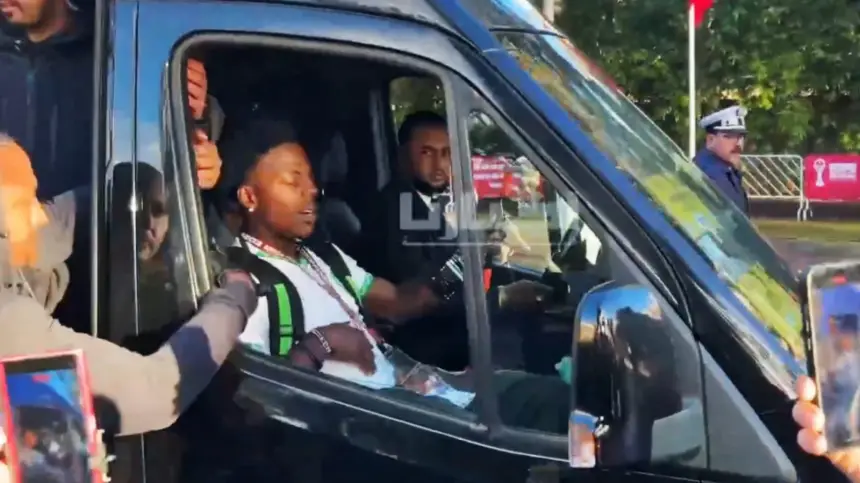 وصول Ishowspeed إلى ملعب مولاي عبد الله وتفاعله العفوي مع الجماهير المغربية