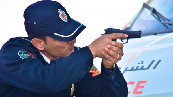 مقدم شرطة يستعمل سلاحه الوظيفي لتوقيف قاصر بسوق الأربعاء الغرب