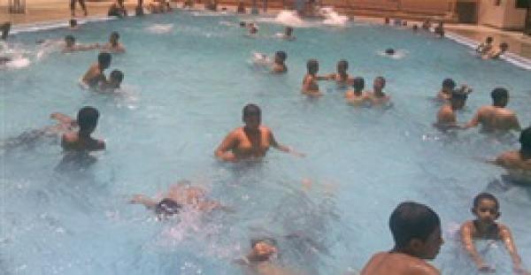 احذر.. حمامات السباحة العامة تشكل خطورة على طفلك