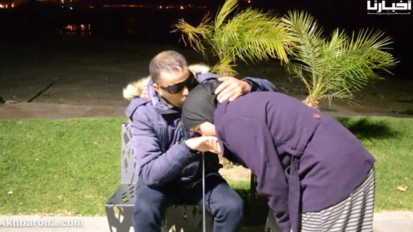 بنت الناس..مسمحاتش في راجلها رغم فقدان بصره وما زال عندها أمل يرجع يشوف