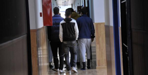 قاصر مغربي يفر من "السجن" بسبتة المحتلة على طريقة الأفلام !