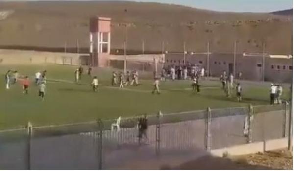 بالفيديو ..أحداث شغب عنيفة بين لاعبي مولودية أسا و اتحاد تمارة