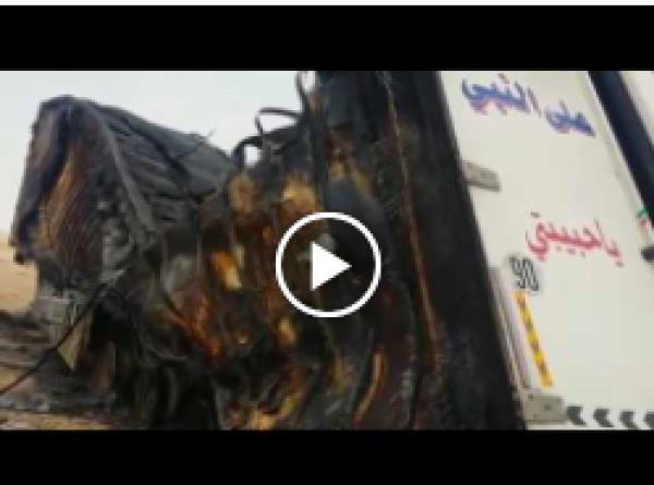 سبحان الله : شاحنة تحترق بأكملها و لم يبقى منها إسم الرسول صل الله عليه و سلم