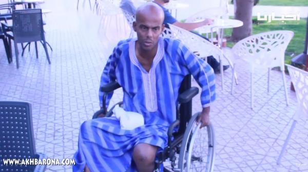 قصة مؤلمة: طالب جامعي بترت رجله وأصبح متسولا