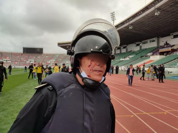 مهتمون ينوهون بالتدخل البطولي لـ"رجال الأمن" الذي جنب "الرباط" مجزرة على غرار ما حصل في "بورسعيد" (صور)