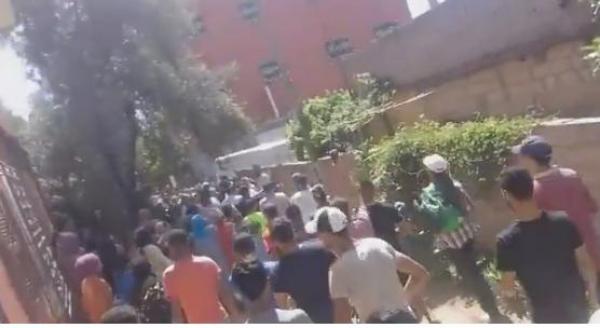 بالفيديو... لحظات اعتقال "الغول" مختطف الطفلة الزوهرية ببني ملال وسط غضب وصفير الساكنة