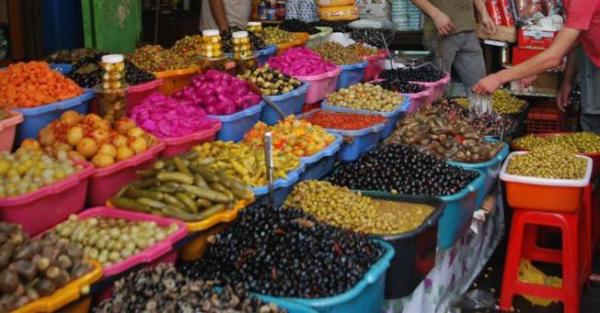 مع ارتفاع درجات الحرارة.. الأغذية المكشوفة تهدد بالسرطان