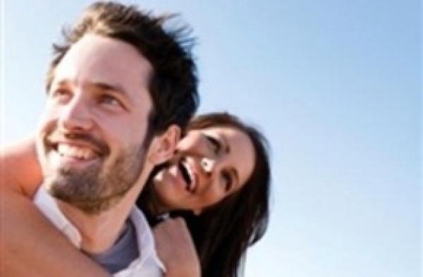 دراسة: السعادة الزوجية قد تزيد من الوزن