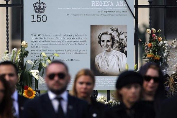 الرومانيون يودعون الملكة "آن" آخر ملكات البلاد