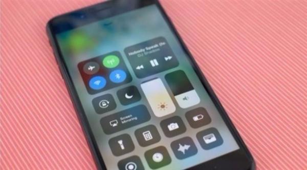 10 خطوات لتقوية بطارية آي فون بنسخة "آي أو إس 11"