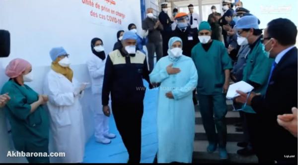لحظة مغادرة أول متعافية من كوفيد 19 لمستشفى العرائش