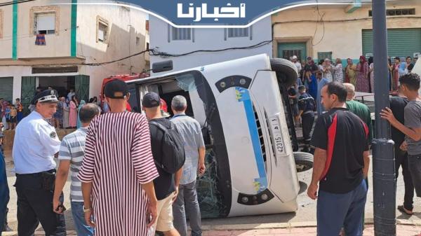 مصرع سيدة وإصابة مجموعة من المواطنين بشكل خطير بعد انقلاب حافلة للنقل الحضري بتطوان