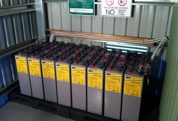 اعتقال 3 شبان سرقوا بطاريات الواح الطاقة الشمسية لشركة الاتصال وهكذا فضحهم GPS!