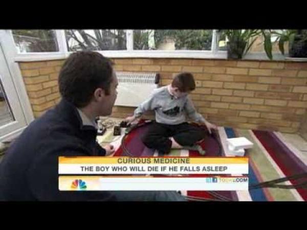 بالفيديو: هذا الشاب يتوقف عن التنفس كلما غط في النوم