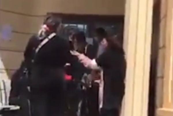 مغربيات بالامارات يحتجن أمام سفارة المغرب