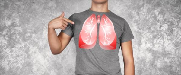 خبيرة تغذية تحدد 5 أطعمة ومشروبات للتخلص من سموم الرئة لدى المدخنين