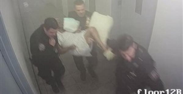 ضجة في امريكا بسبب تخلي الشرطة عن عجوز وسط مبنى يحترق لانقاذ زميلهم