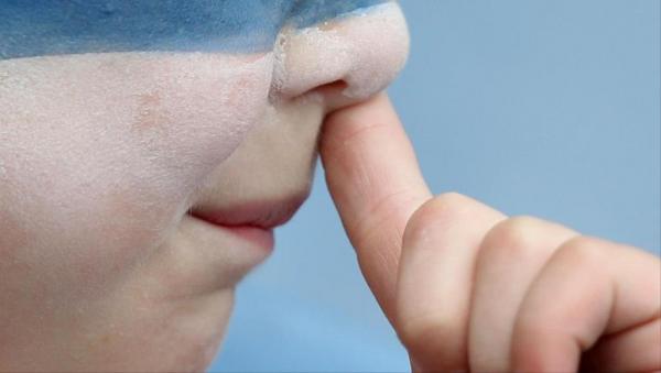 العبث في الأنف قد يتسبب في مشاكل صحية يمكن أن تؤدي الى الوفاة