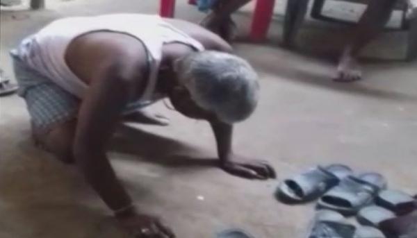 بالفيديو: دخل دون قرع الباب.. فعوقب بالضرب بالنعال