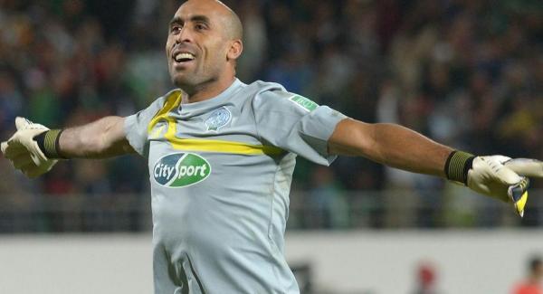 خالد العسكري الافضل في مباراة مونتيراي و يفوز بسيارة تويوتا "4x4"