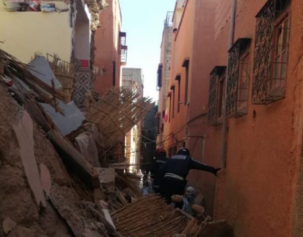 منزل عتيق ينهار بشكل كلي بمراكش والوقاية المدنية تتدخل لإنقاذ "طفلة" (صور)